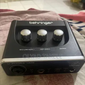 Behringer U-Phoria Um2