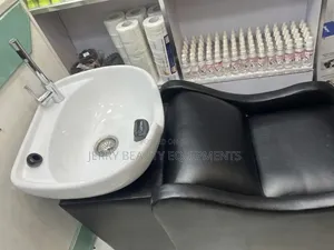 ዘመናዊ የፋይበር ፀጉር ማጠቢያ- በነጭ እና ጥቁር
