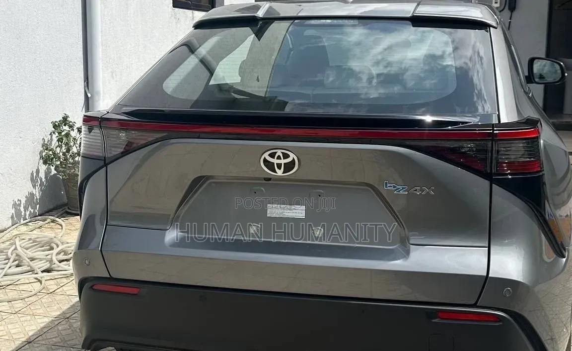 Toyota bZ4X 2025 Gray