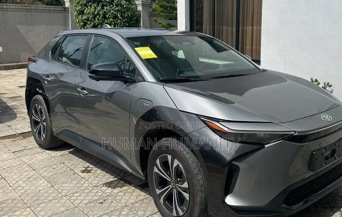 Toyota bZ4X 2025 Gray