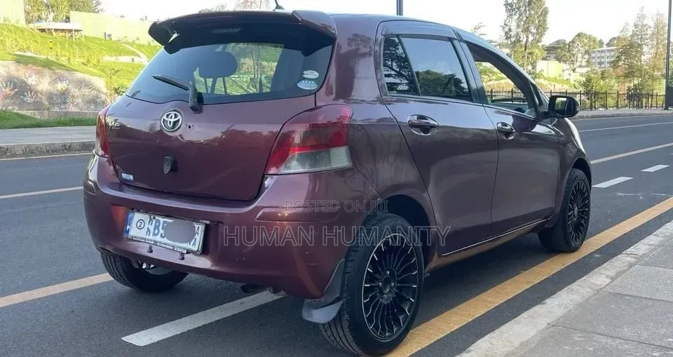 Toyota Yaris 2010 Burgundy