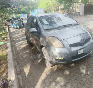 Toyota Yaris 2010 Silver