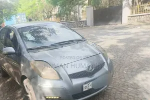 Toyota Yaris 2010 Silver