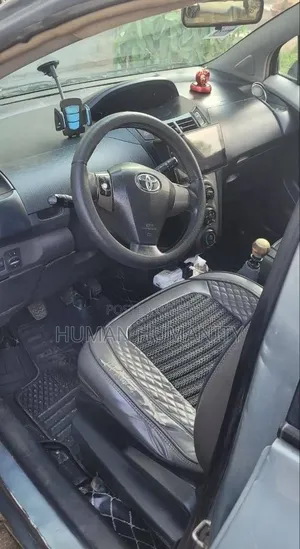 Toyota Yaris 2010 Silver