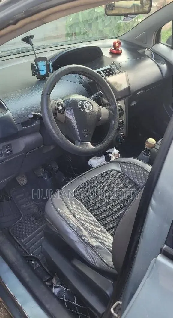 Toyota Yaris 2010 Silver