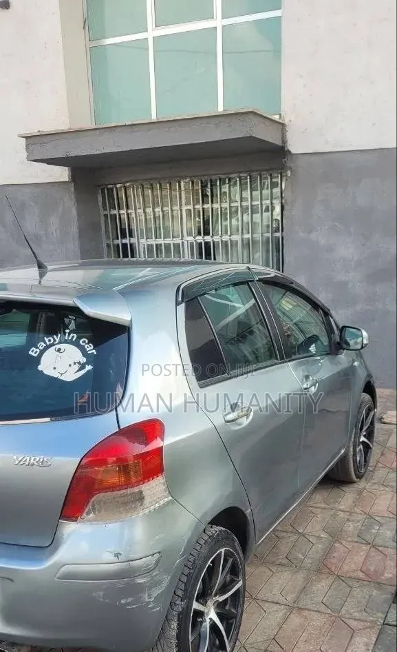 Toyota Yaris 2010 Silver