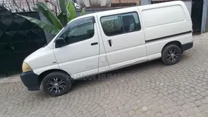 Toyota HiAce 220 2007 White