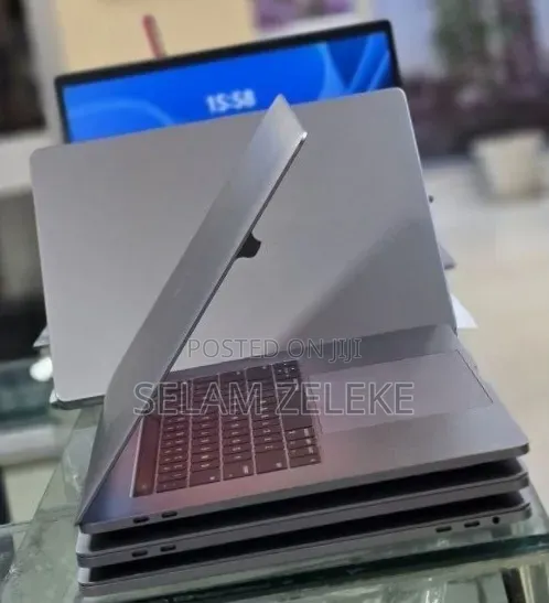 New Laptop Apple MacBook Pro 2017 16GB Intel Core i7 SSD 512GB