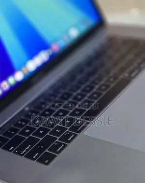 New Laptop Apple MacBook Pro 2018 16GB Intel Core i7 SSD 512GB