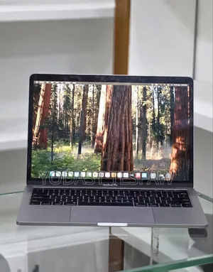New Laptop Apple MacBook 2019 16GB Intel Core i7 SSD 256GB