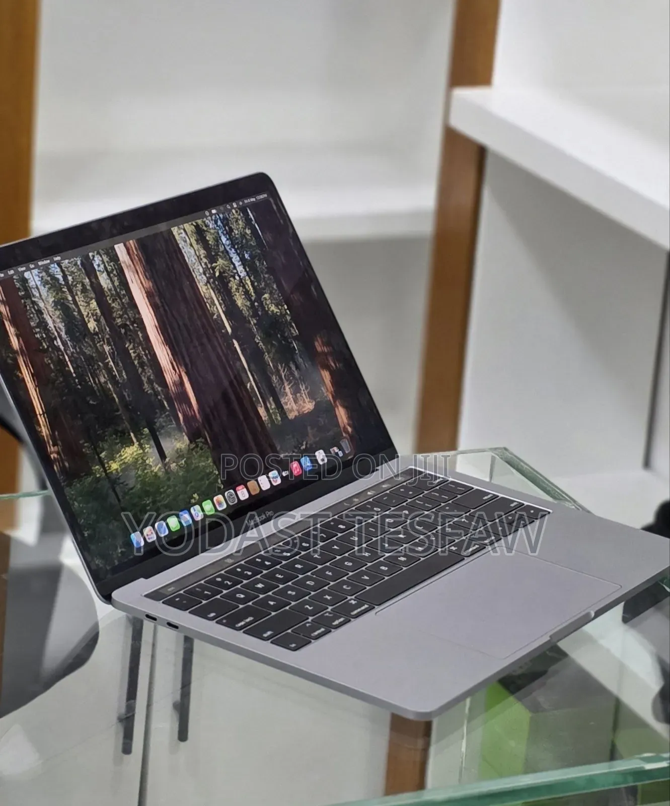 New Laptop Apple MacBook 2019 16GB Intel Core i7 SSD 256GB