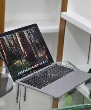 New Laptop Apple MacBook 2019 16GB Intel Core i7 SSD 256GB