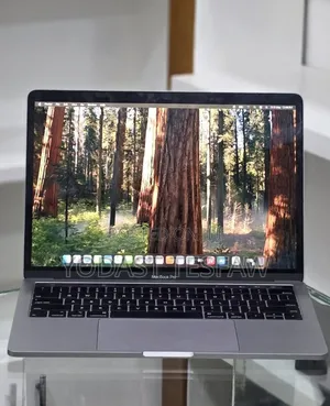 New Laptop Apple MacBook 2019 16GB Intel Core i7 SSD 256GB