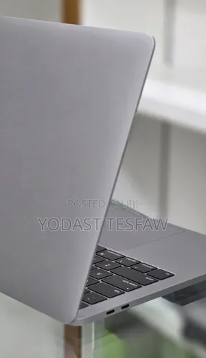 New Laptop Apple MacBook 2019 16GB Intel Core i7 SSD 256GB