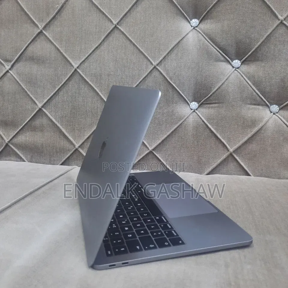 New Laptop Apple MacBook Pro 2017 16GB Intel Core i5 SSD 512GB