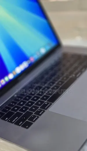 New Laptop Apple MacBook Pro 2018 16GB Intel Core i7 SSD 512GB