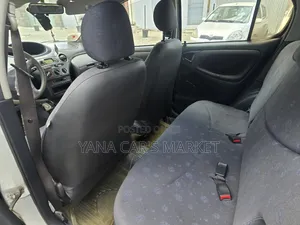 Toyota Yaris 2001 Silver
