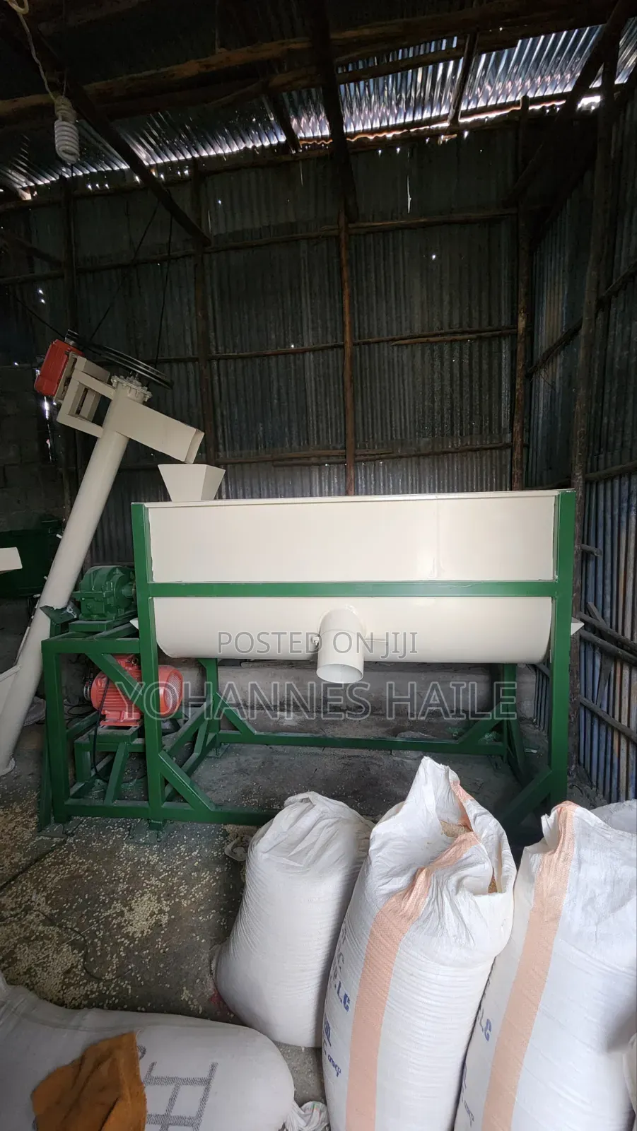 የመኖ ማቀናበሪያ ማሽን/Animal Feed Mixer and Hammer Mill/