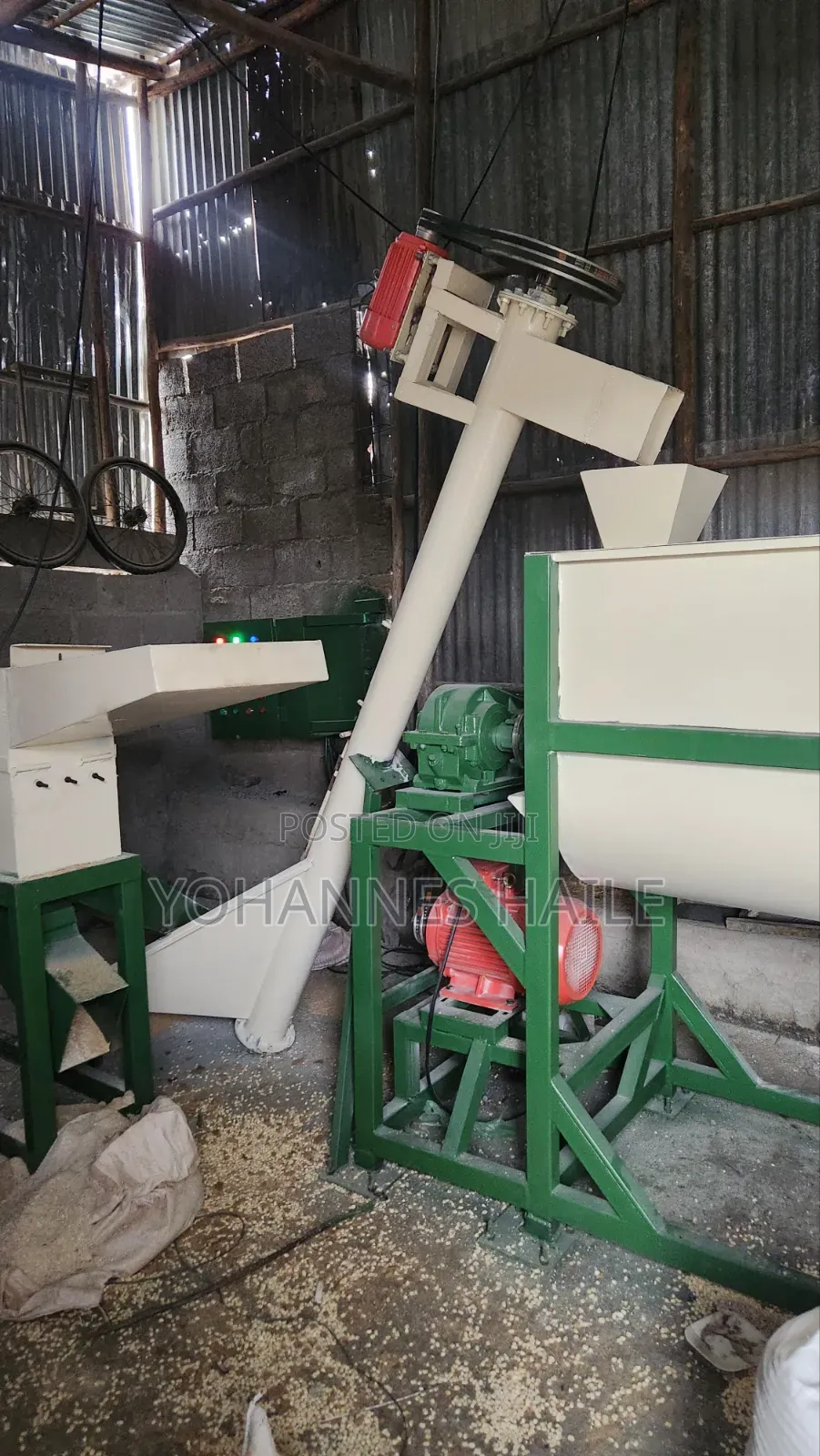 የመኖ ማቀናበሪያ ማሽን/Animal Feed Mixer and Hammer Mill/