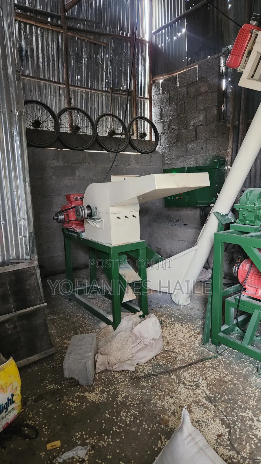 የመኖ ማቀናበሪያ ማሽን/Animal Feed Mixer and Hammer Mill/