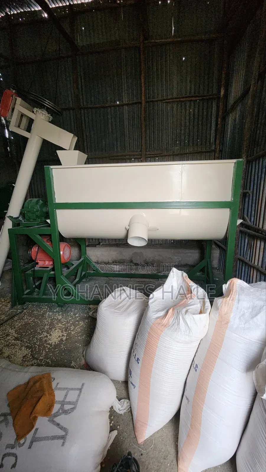 የመኖ ማቀናበሪያ ማሽን/Animal Feed Mixer and Hammer Mill/