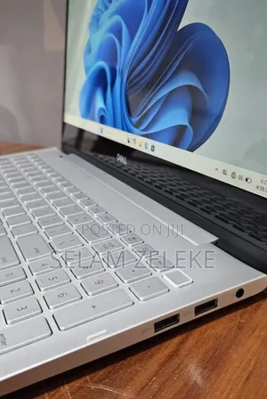 New Laptop Dell Inspiron 15 8GB Intel Core i5 SSD 256GB