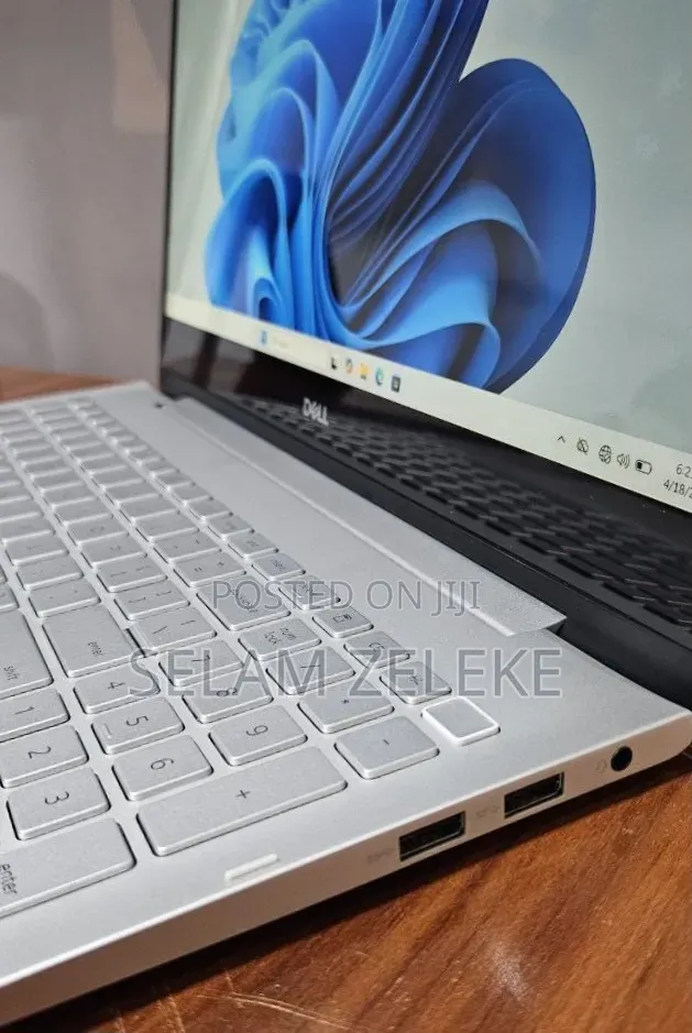 New Laptop Dell Inspiron 15 8GB Intel Core i5 SSD 256GB