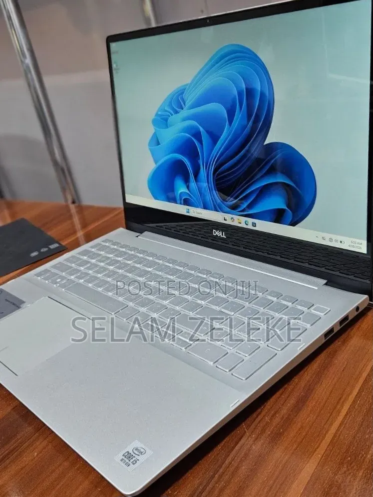 New Laptop Dell Inspiron 15 8GB Intel Core i5 SSD 256GB