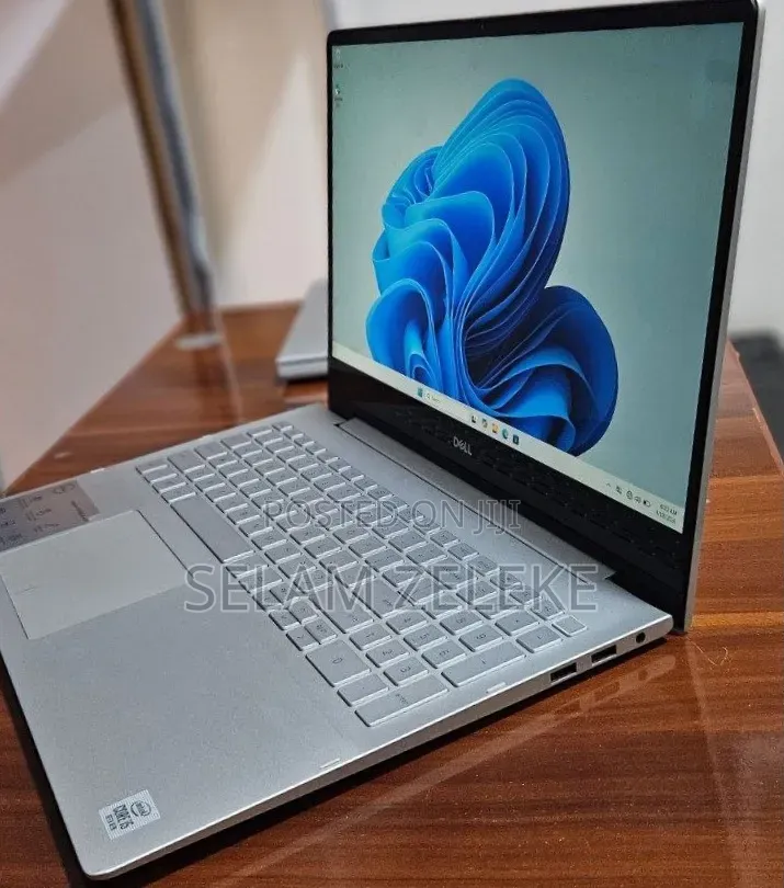 New Laptop Dell Inspiron 15 8GB Intel Core i5 SSD 256GB