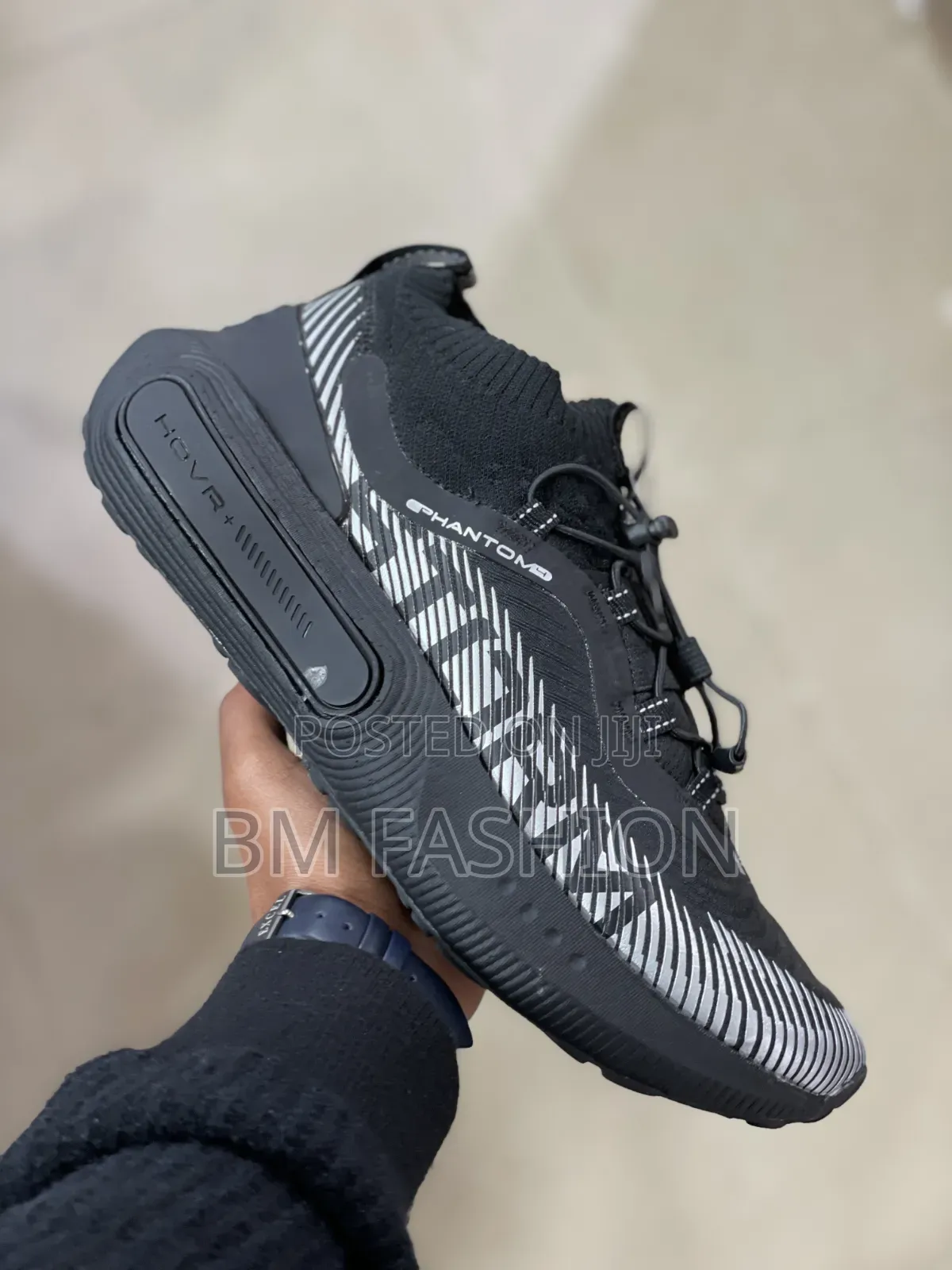 Under Armour Phantom Hovr+ Sneaker in Black