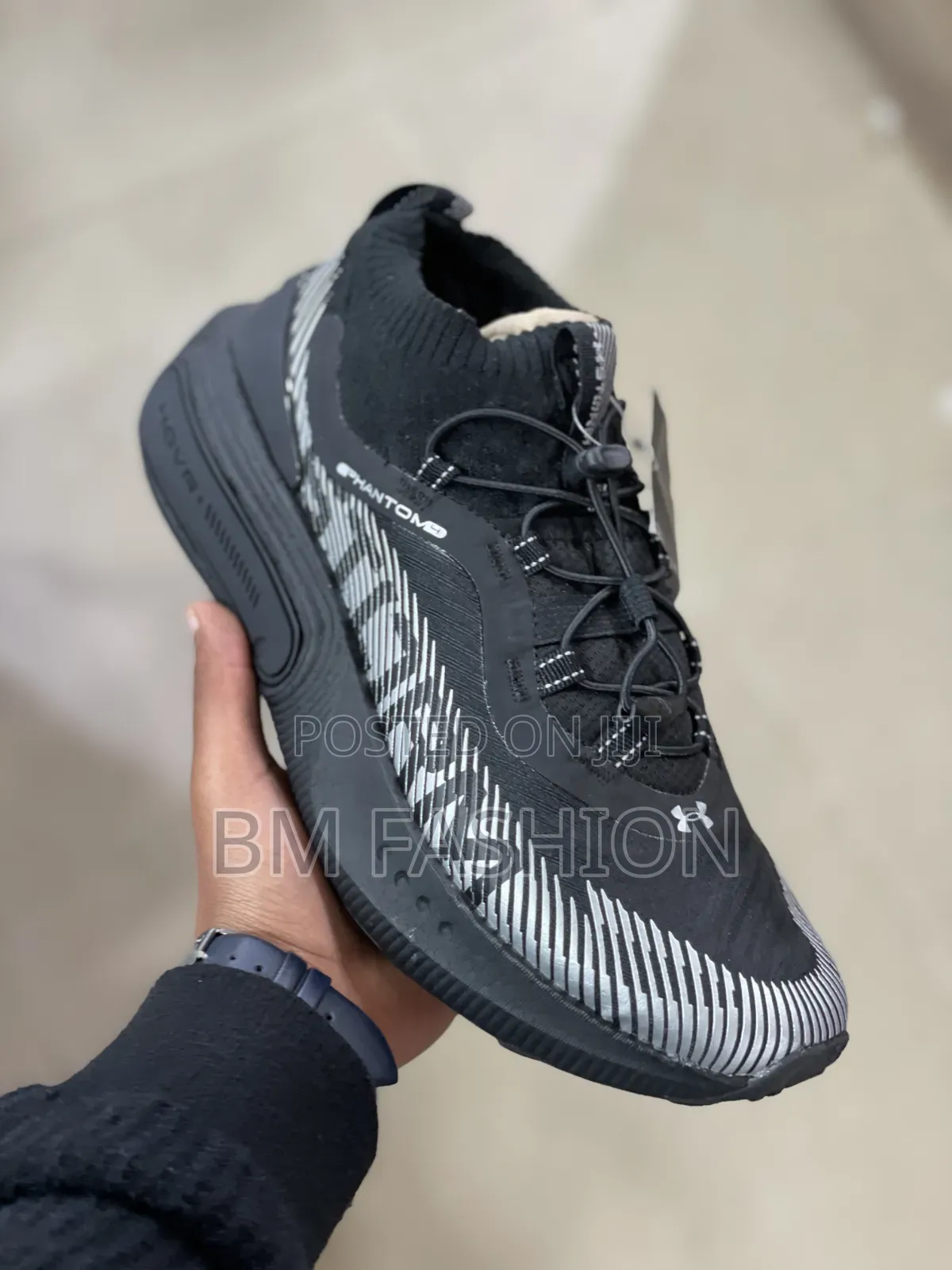 Under Armour Phantom Hovr+ Sneaker in Black