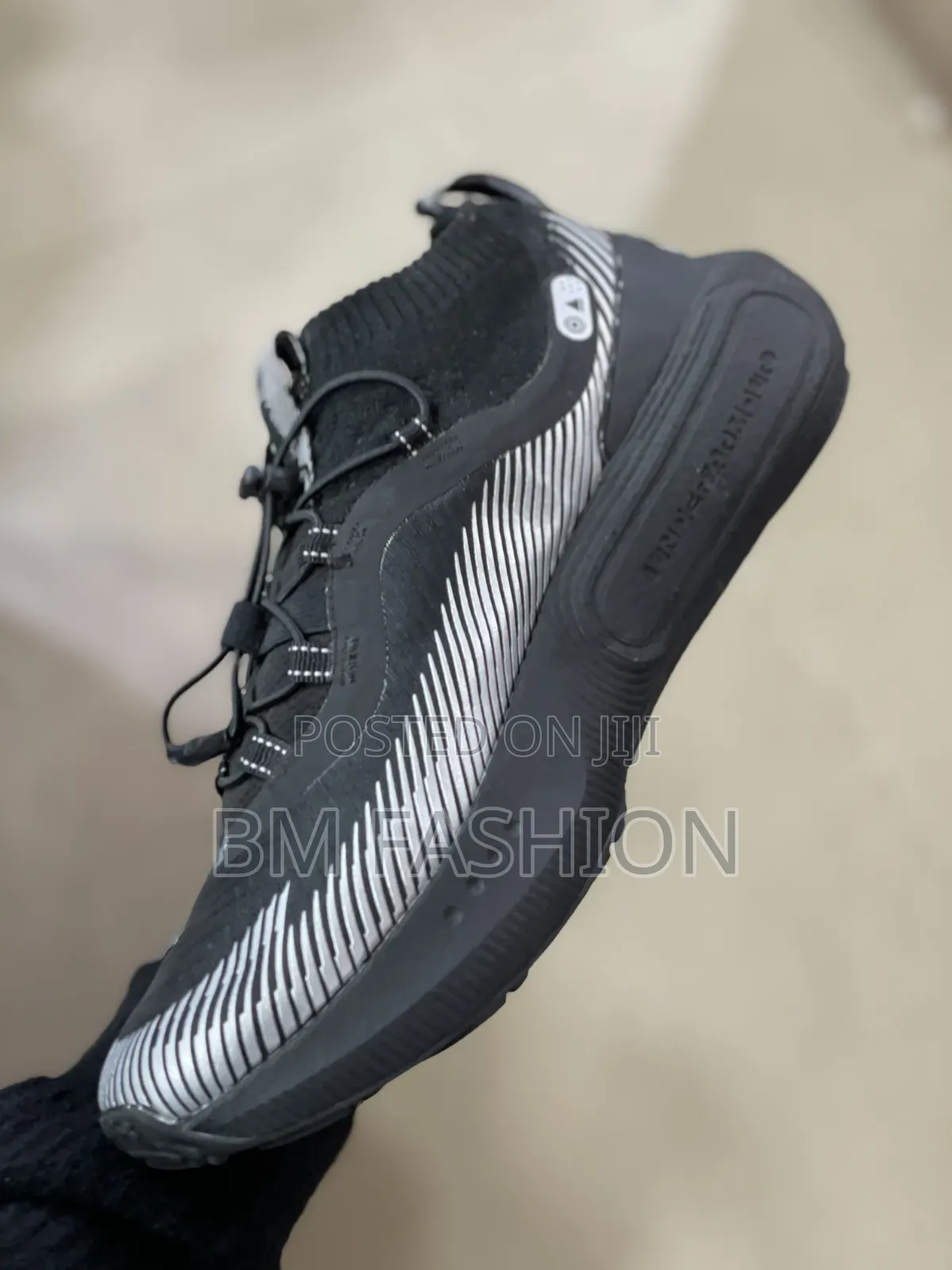 Under Armour Phantom Hovr+ Sneaker in Black