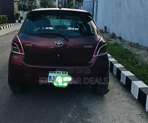 Toyota Yaris 2010 Burgundy