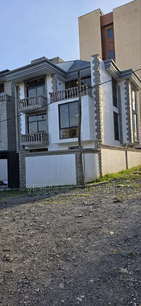 Furnished 8bdrm Townhouse/Terrace in Bole for sale