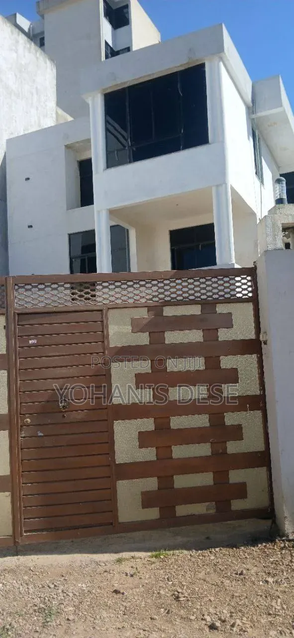 Furnished 8bdrm Villa in Bole for sale