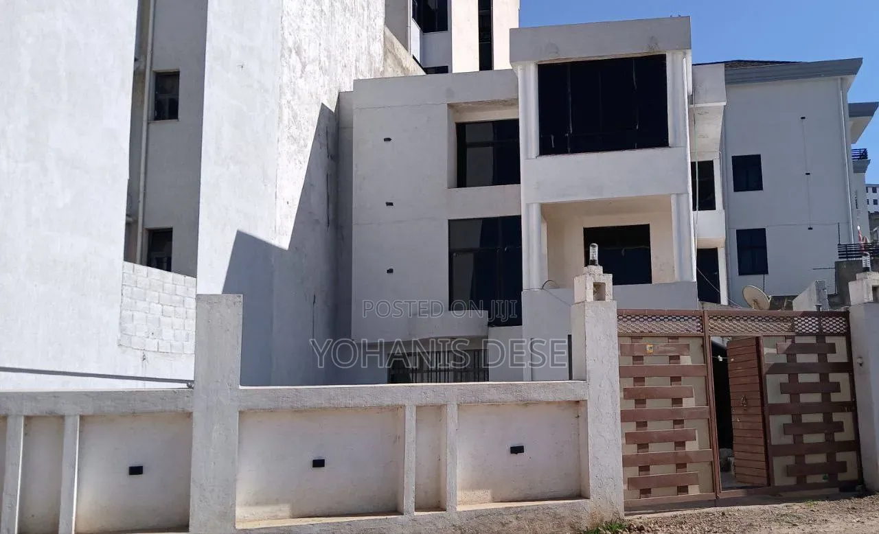 Furnished 8bdrm Villa in Bole for sale