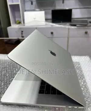 New Laptop Apple MacBook 2018 16GB Intel Core i7 SSD 256GB