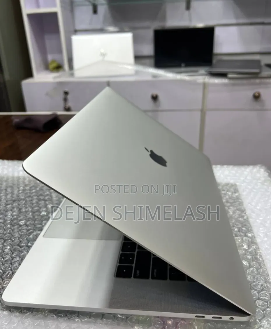New Laptop Apple MacBook 2018 16GB Intel Core i7 SSD 256GB