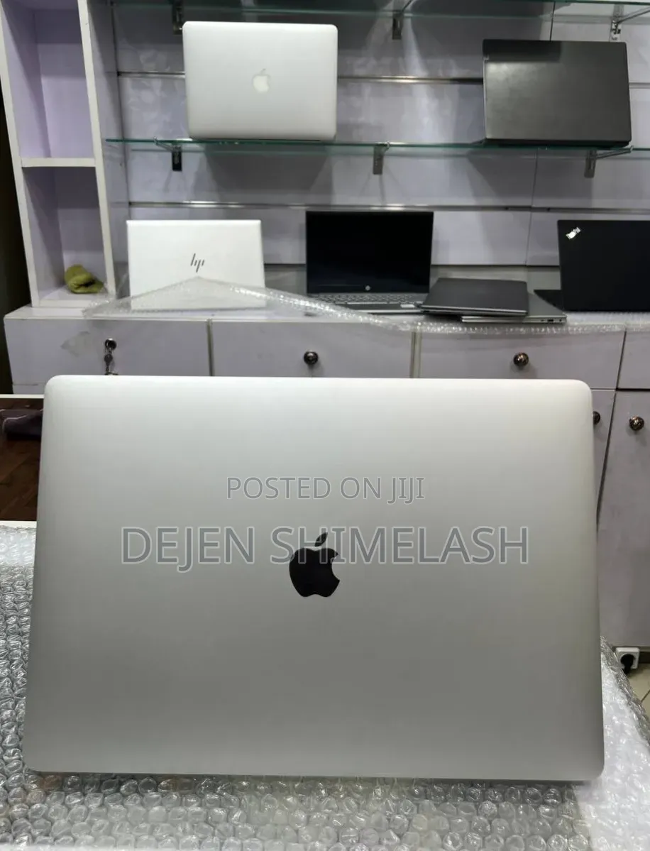 New Laptop Apple MacBook 2018 16GB Intel Core i7 SSD 256GB