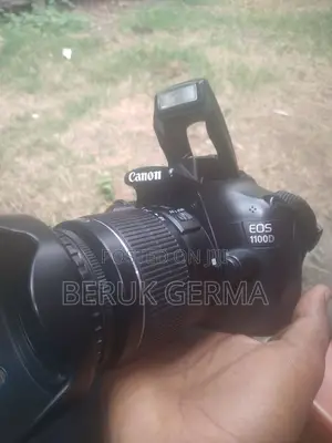 Canon Camera With Dual Lens