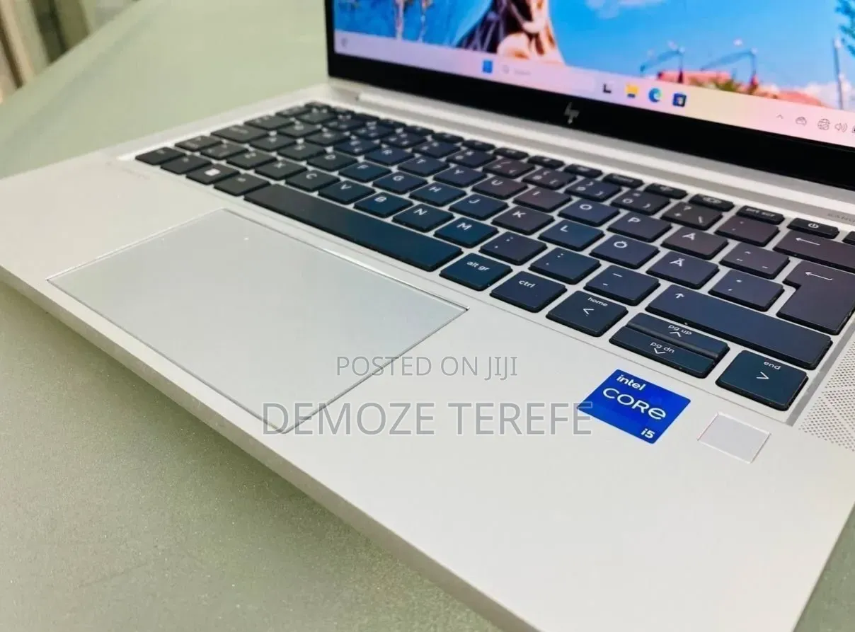 New Laptop HP EliteBook 830 G8 16GB Intel Core i5 SSD 512GB