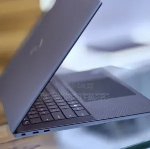 New Laptop Dell Precision 15 3520 16GB Intel Core i9 SSD 512GB