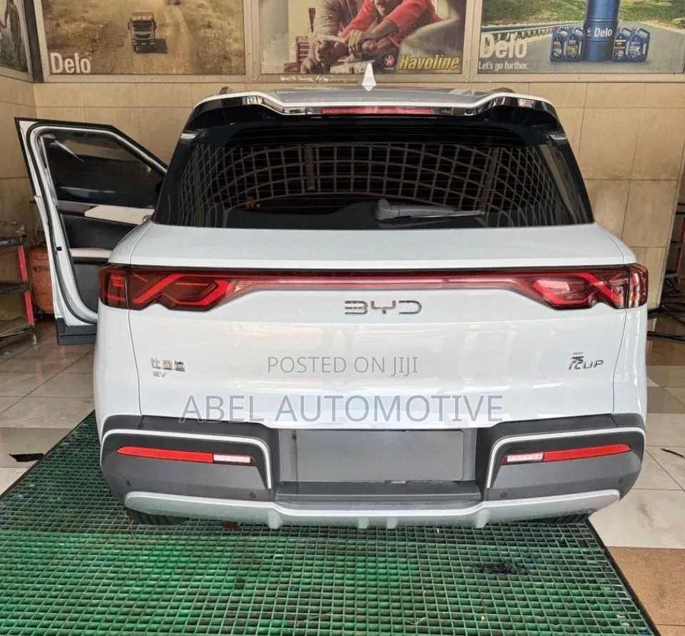 BYD Yuan Up 45 kWh FWD 2024 Off white
