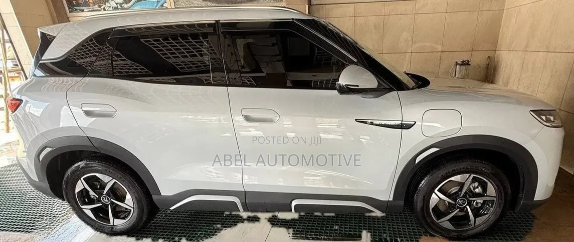 BYD Yuan Up 45 kWh FWD 2024 Off white