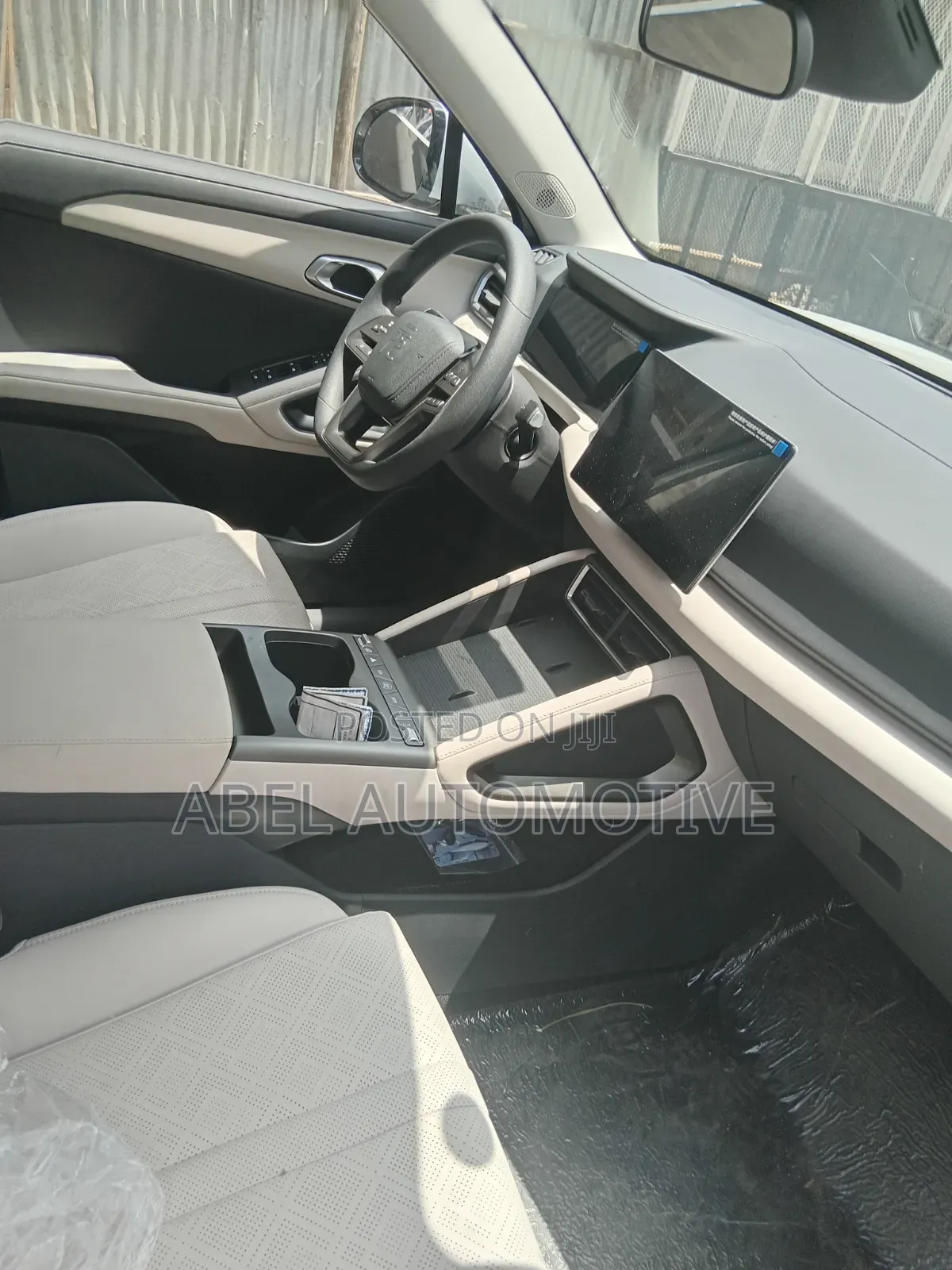BYD Yuan Up 45 kWh FWD 2024 Off white