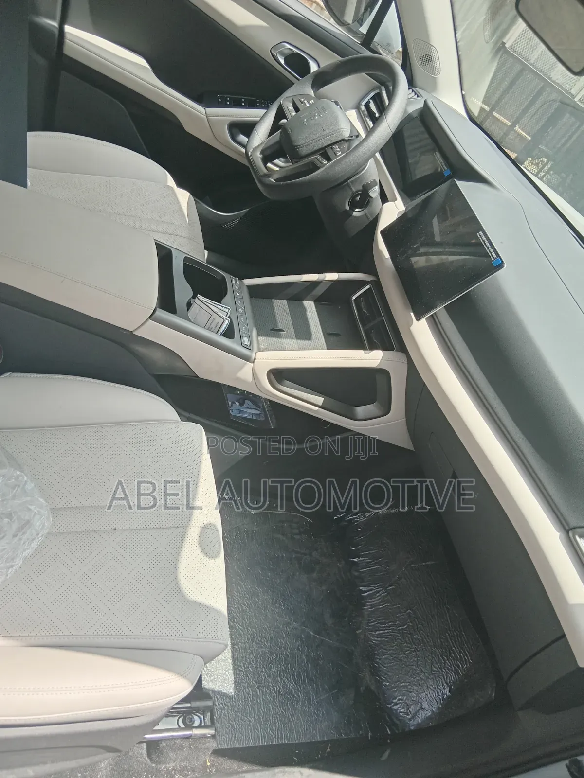 BYD Yuan Up 45 kWh FWD 2024 Off white