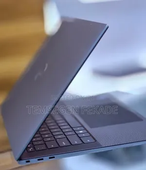 New Laptop Dell Precision 17 7720 16GB Intel Core i9 SSD 512GB