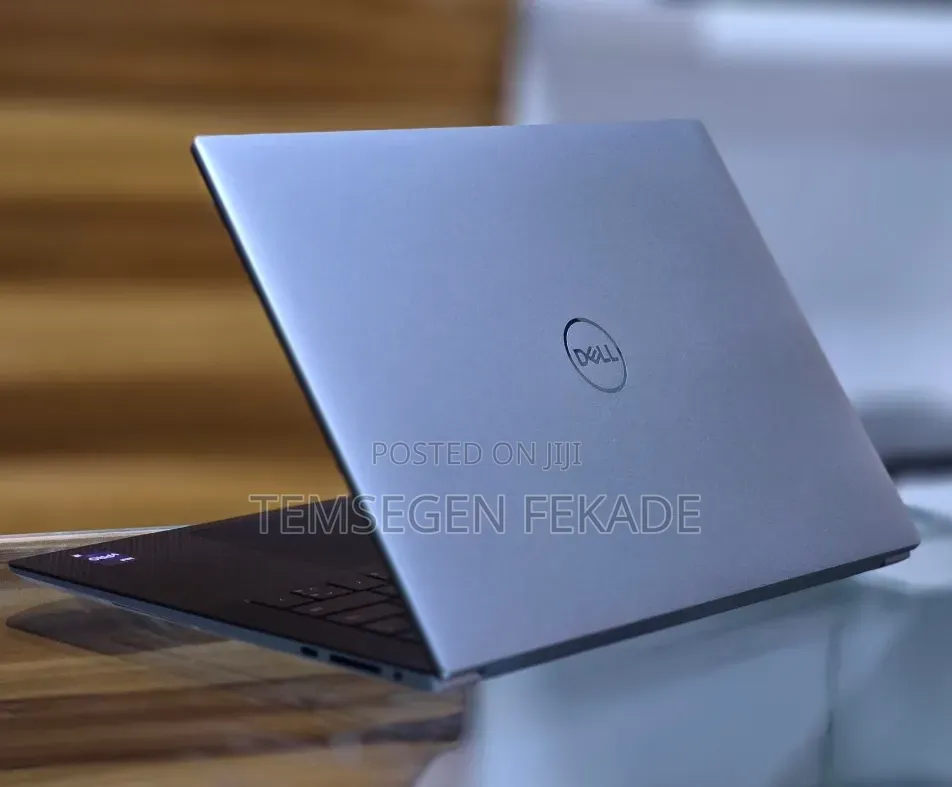 New Laptop Dell Precision 17 7720 16GB Intel Core i9 SSD 512GB