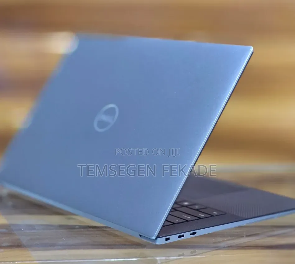 New Laptop Dell Precision 17 7720 16GB Intel Core i9 SSD 512GB