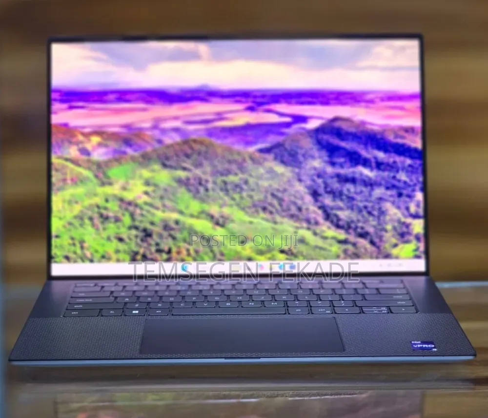 New Laptop Dell Precision 17 7720 16GB Intel Core i9 SSD 512GB